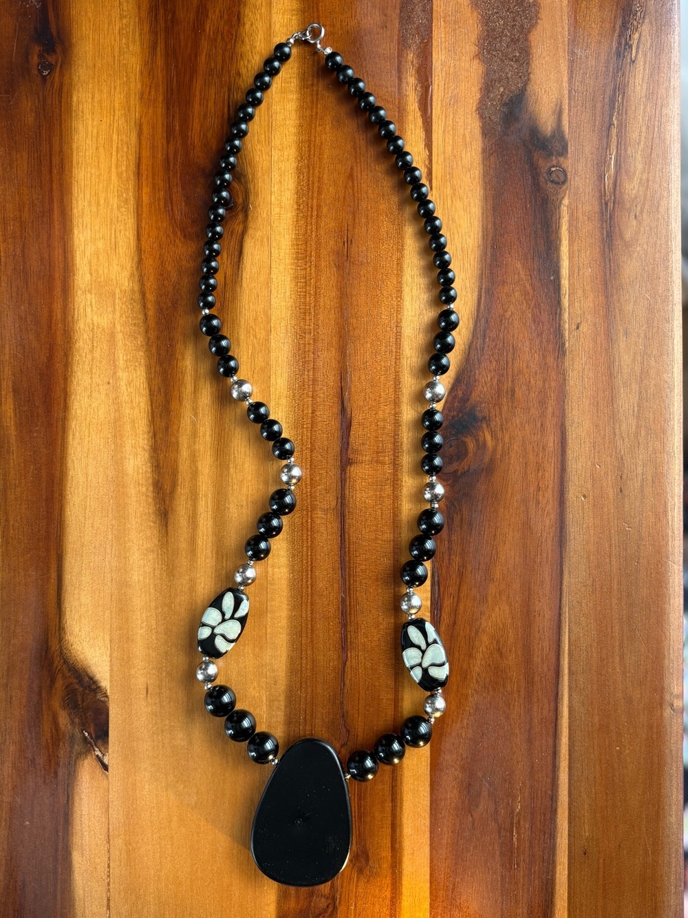 Vintage Lee Sands Mother of Pearl Enamel Beaded Necklace - Picture 3 of 5
